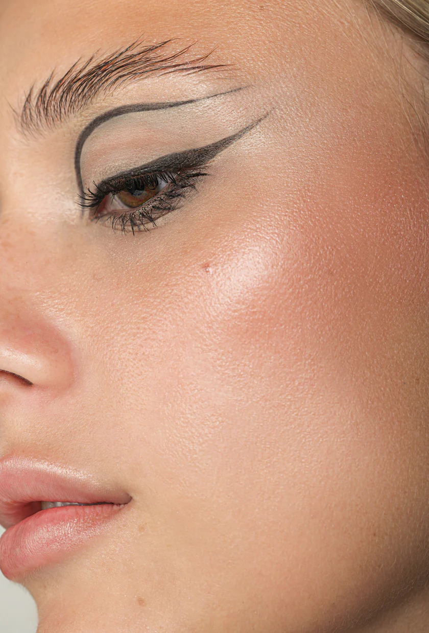 One-Swipe Gel Eyeliner - Image 10